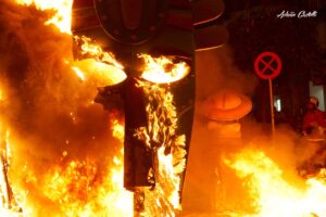 Cremà de la Falla Avinguda en Torrent - Foto: Adrián Castelló